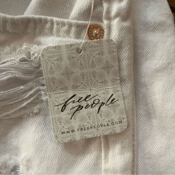We the Free Maggie Mid-Rise Shorts Optic White Size 24 Destroyed Distressed Jean - Picture 6 of 8